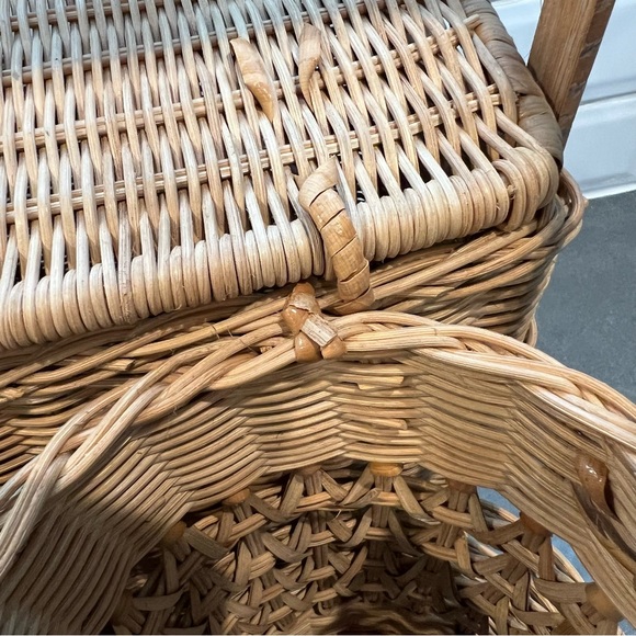 Vintage MCM Wicker Picnic Basket With Beverage Wine bottle holder - Picture 13 of 16
